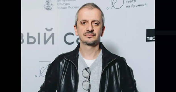 "На сладковатый запах потянулись крысы". Константин Богомолов раскритиковал эмигрантскую тусовку за реакцию на интервью его жены Ксении Собчак с Красовским