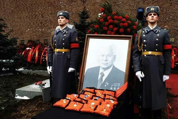 Как хоронили советских вождей