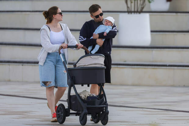 Депутат Леонов призвал обязать застройщиков делать колясочные парковки в домах