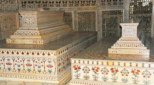 Гробницы Мумтаз Махал и шаха Джахана