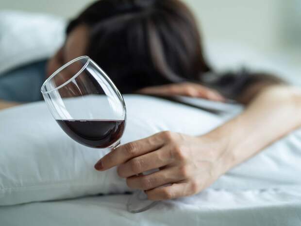 Врач предупредил об абсолютной несовместимости алкоголя с одним лекарством