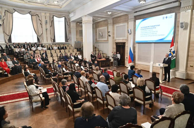 Губернатор Травников поздравил победителей и лауреатов профессионального конкурса "Сельский учитель"