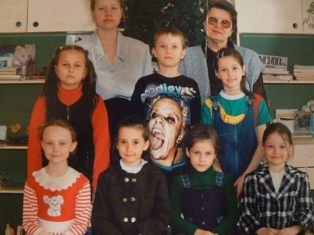 Это были 90-е, мы одевались как могли взглянуть дважды, показалось, прикол, юмор