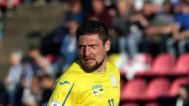 СМИ: Экс-форвард сборной Украины Селезнёв приехал на матч пьяным и был отчислен из «Колоса»