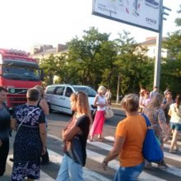 В Николаеве на Варваровском мосту срочно закрашен пешеходный переход