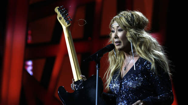 «Перебарщивала»: Анита Цой вспомнила самые яркие выходы на сцену