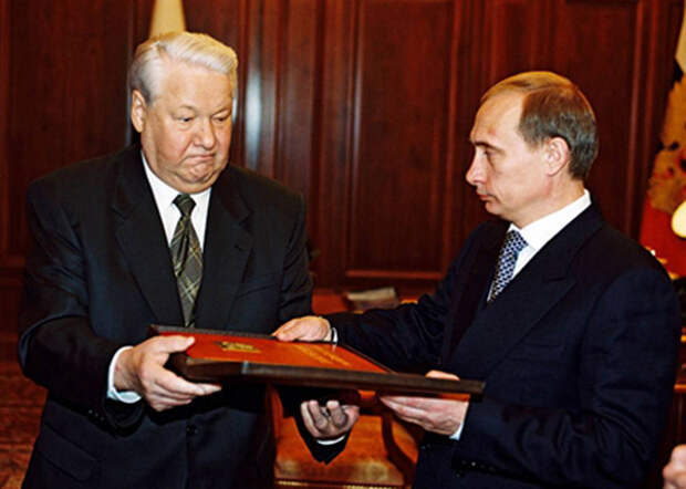 Владимир Путин, Борис Ельцин, Конституция РФ(2018)|Фото: cont.ws