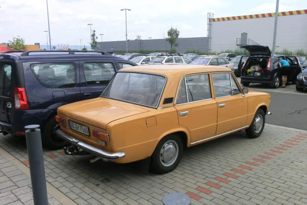 Почему в советских машинах делали треугольные форточки