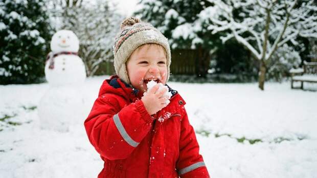 Врач Врублевский предостерёг от поедания снега