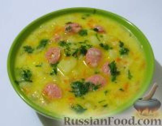 Фото к рецепту: Сырный суп с курицей, сосисками и рисом