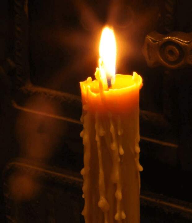 Восковая свеча: натуральная или подделка?