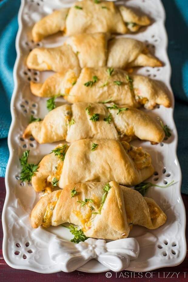Вкусные закуски из слоеного теста