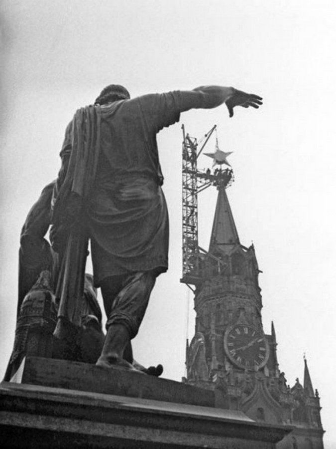Установка звезды на Кремль