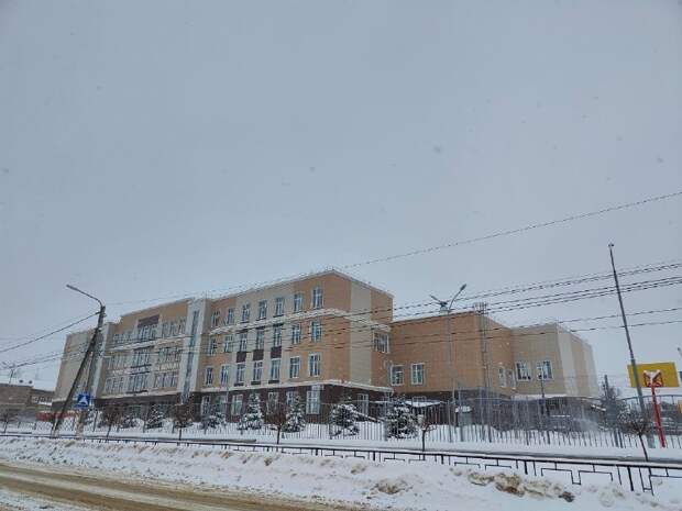 Проблемы с крышей и трещины в стенах обнаружили в Сасовской школе №1