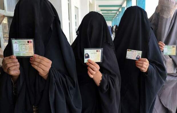 Как проходят паспортный контроль в аэропорту женщины-мусульманки