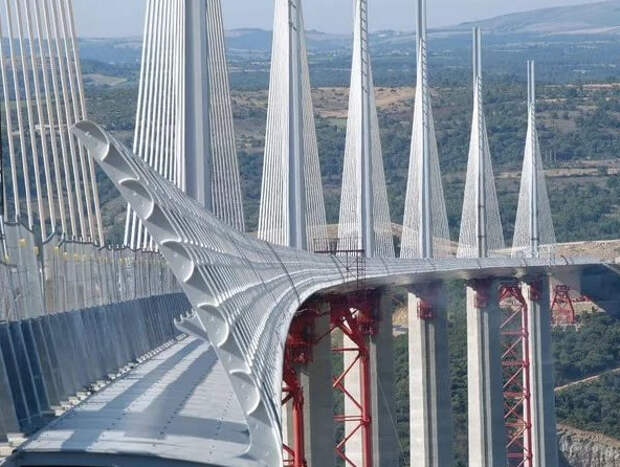 Удивительная инфраструктура, самый высокий мост Франции