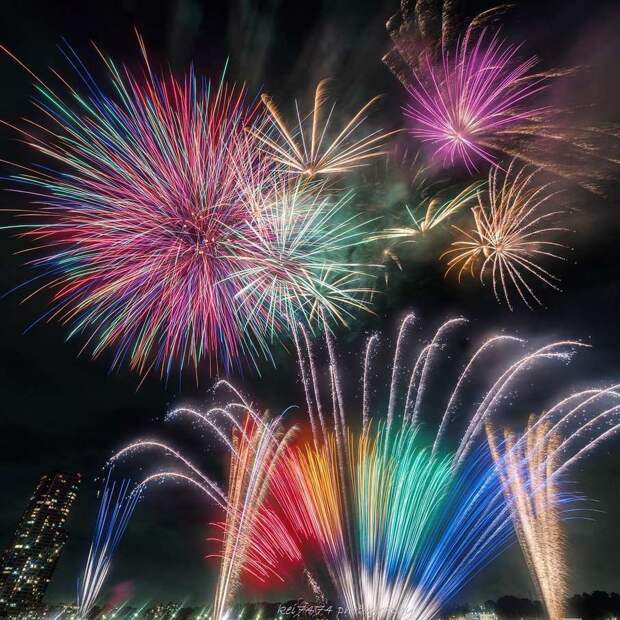 The Japanese Photographer Keisuke Captures The Beauty Of Fireworks In Japan