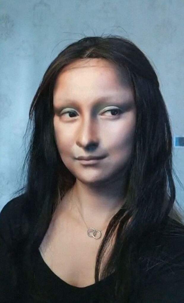 Да это же сама Мона! Да это же сама Мона