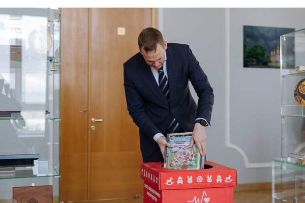 Павел Малков собрал подарки для юных пациентов в рамках акции «Коробка храбрости»