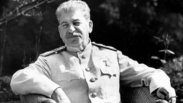 «Либералы ненавидят Сталина за то, что он лег в могилу в штопаных носках»