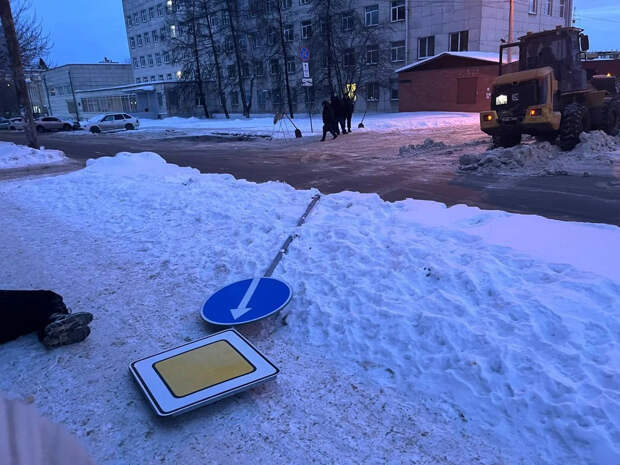 Это знак! В Челябинске спортсменка "попала под трактор"