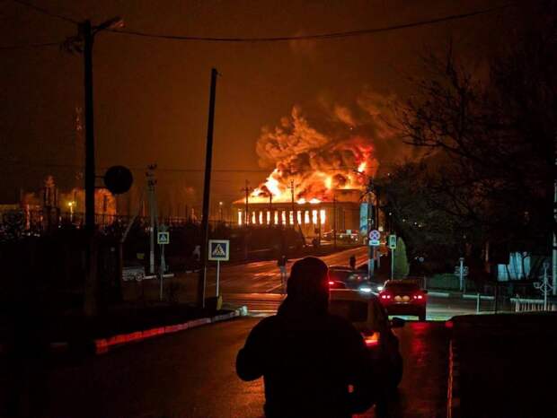 ‼🇷🇺🔥После атаки врага пылает Торговый центр в Белгородской области