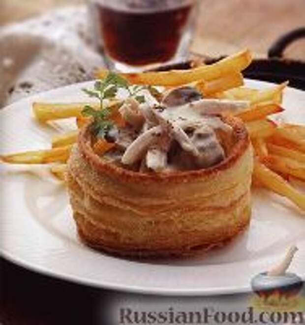 Фото к рецепту: Волованы с мясом и грибами