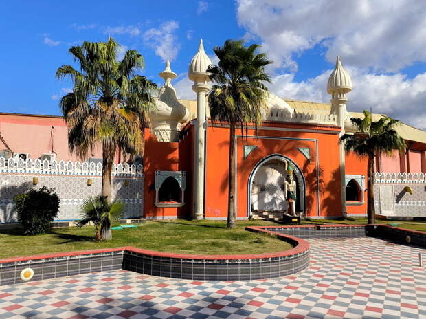 «Русские, проваливайте отсюда»: толпа британцев напала на многодетную пару из Москвы в отеле Египта