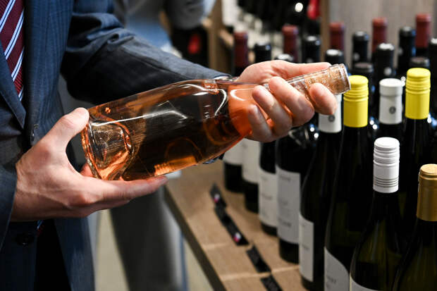 Россиянам предложили заработать на вине