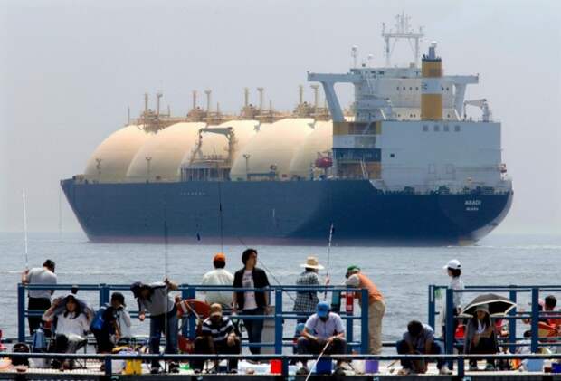 SPG_tanker_uhodit