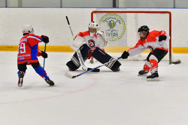 В Майкопе впервые прошел хоккейный турнир «Детский кубок 3×3»