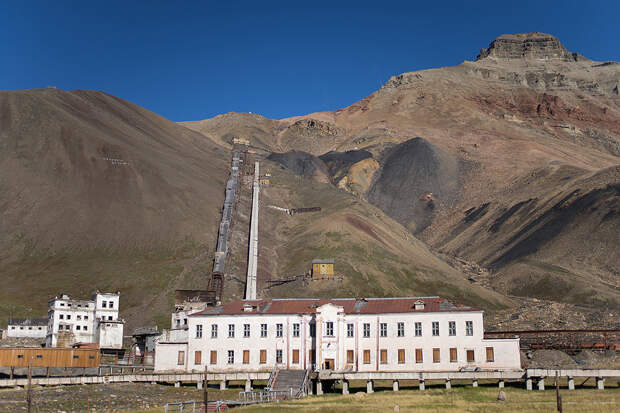 Как живут наши люди в арктическом поселке Баренцбург и Пирамида (ФОТО)