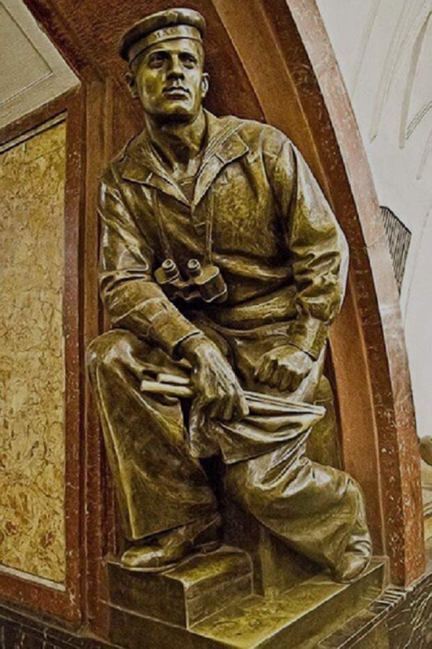 С кого лепили статуи на станции «Площадь Революции»