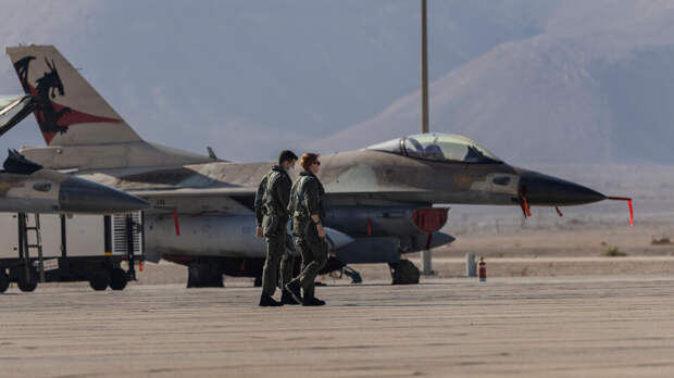 Нетаньяху приказал израильским военным ударить по целям "Хезболлы" в Ливане