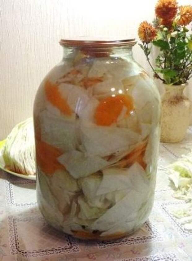 Хрустящая капуста, маринованная кусками на зиму в банках 