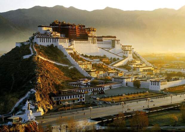 http://www.mirkrasiv.ru/images/articles/tibet/potala/potala-012.jpg