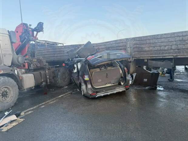 В Татарстане KIA влетела в «КамАЗ», водитель и пассажир погибли