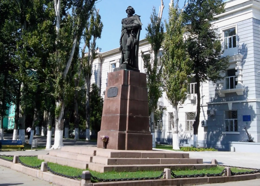 Киевское руководство одобрило разработанное Минкультом постановление, позволяющее демонтировать памятники российским и советским знаменитым деятелям....