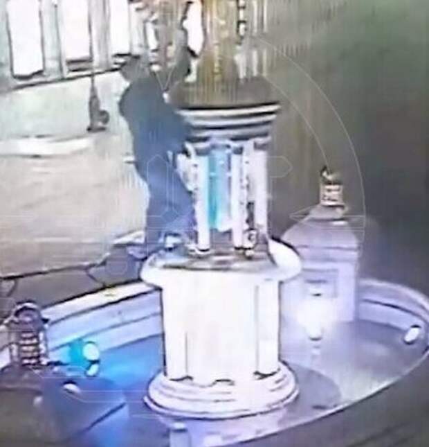 "Быдло - оно и есть быдло!" Скульптура Принцессы Турнадот в Москве снова подверглась нападению