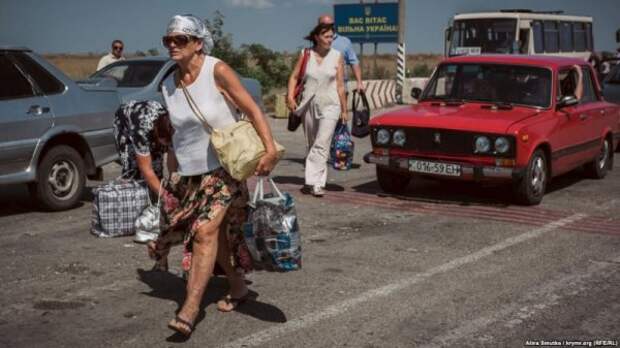 Впускать или не впускать? Крым разделился по вопросу туристов из Украины 
