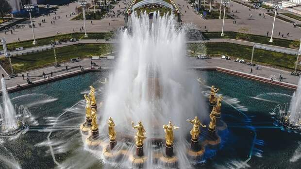 Сезон фонтанов торжественно открылся в Москве