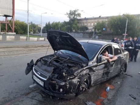 Пьяный тагильчанин устроил ДТП, пытаясь скрыться от полиции 
