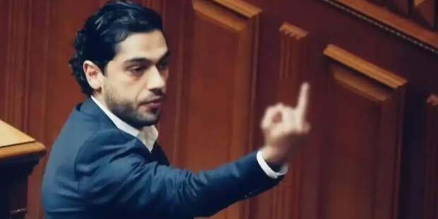 «Фиговый президент»: свой же депутат потребовал от Зеленского убраться в отставку с трибуны Рады