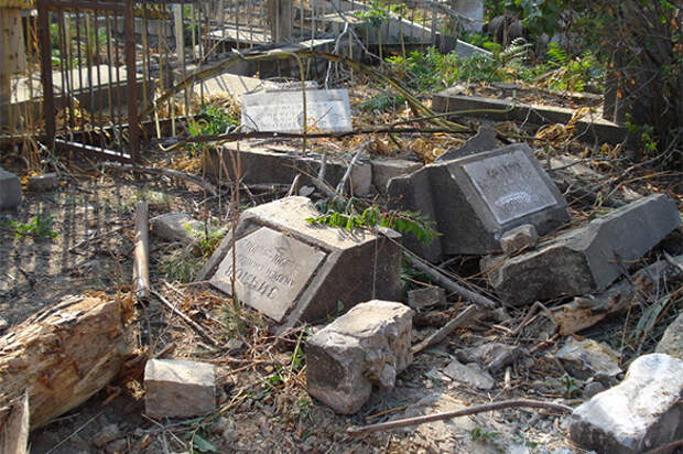 Восьмилетние вандалы повредили 30 могил в Братске