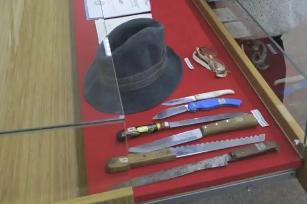 Вещи Чикатило в качестве экспонатов в музее МВД. Вещи Чикатило в качестве экспонатов в музее МВД.