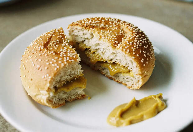 Надкусанная еда стала признаком заболевания у американки