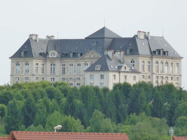 Brienne-le-Château, где учился юный Наполеон. Школа просуществовала с 1730 до 1790 года. Успел парень. Повезло. 