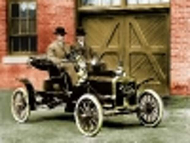 Генри Форд на одной из первых модификаций Ford N.