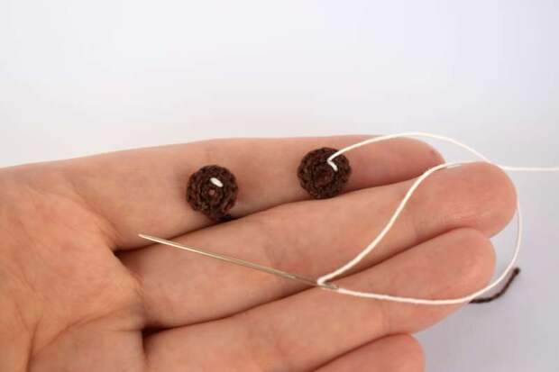 Зайчик амигуруми крючком