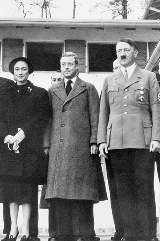 Уоллис Симпсон и Эдуард VIII с Адольфон Гитлером в его резиденции